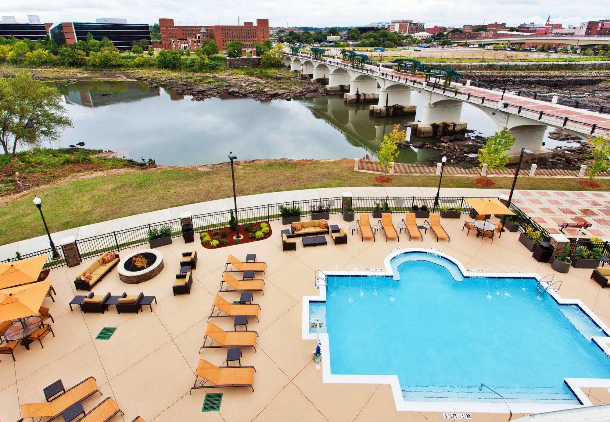 Courtyard By Marriott Columbus Phenix City Bagian luar foto